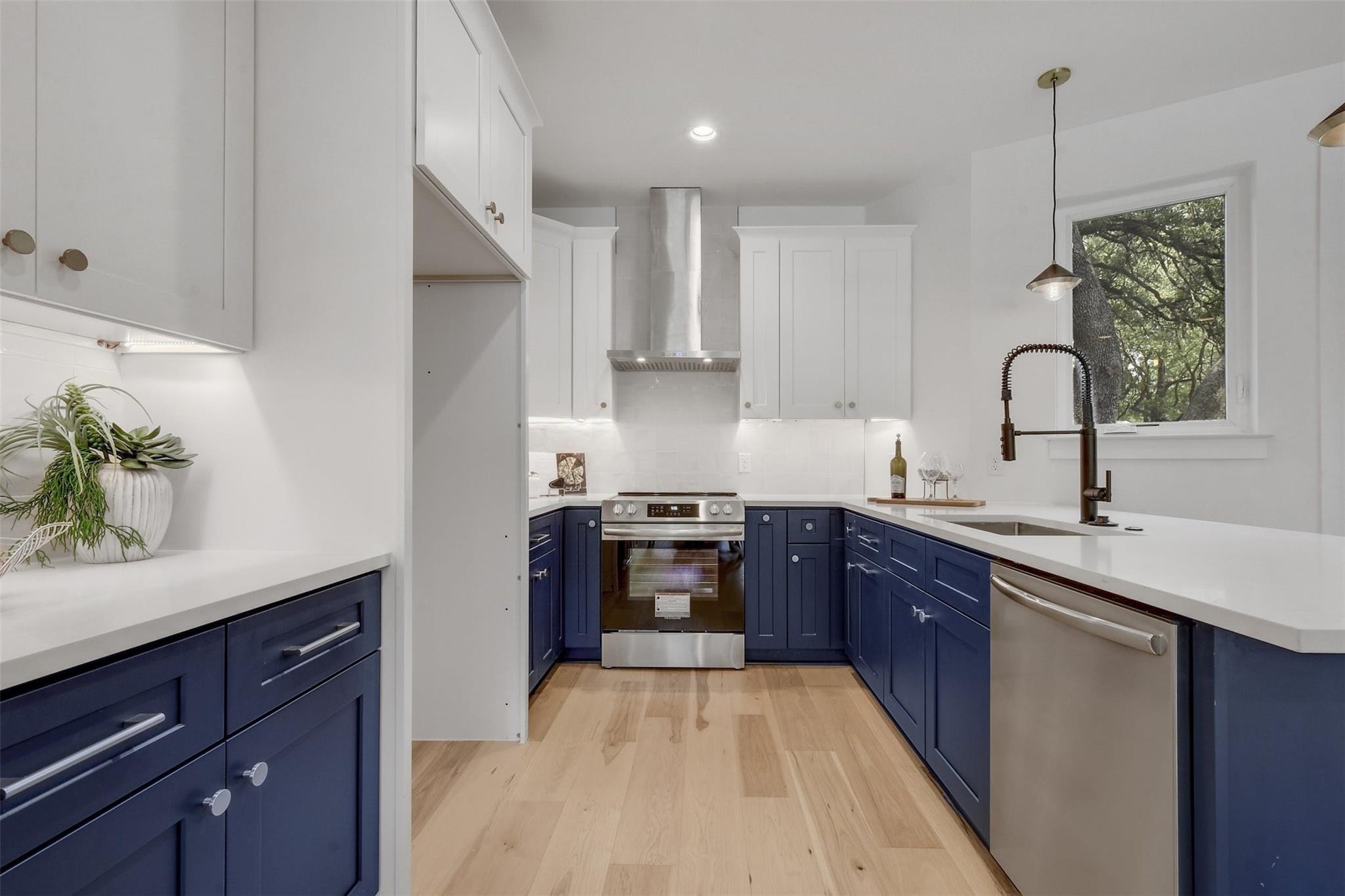 Photo 1 of 26 — 712 Vargas RD Unit 1, Austin, TX 78741