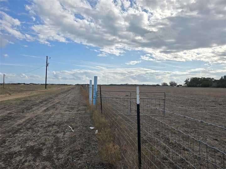 Photo 1 of 10 — 840 County Road 226, Florence, TX 76527