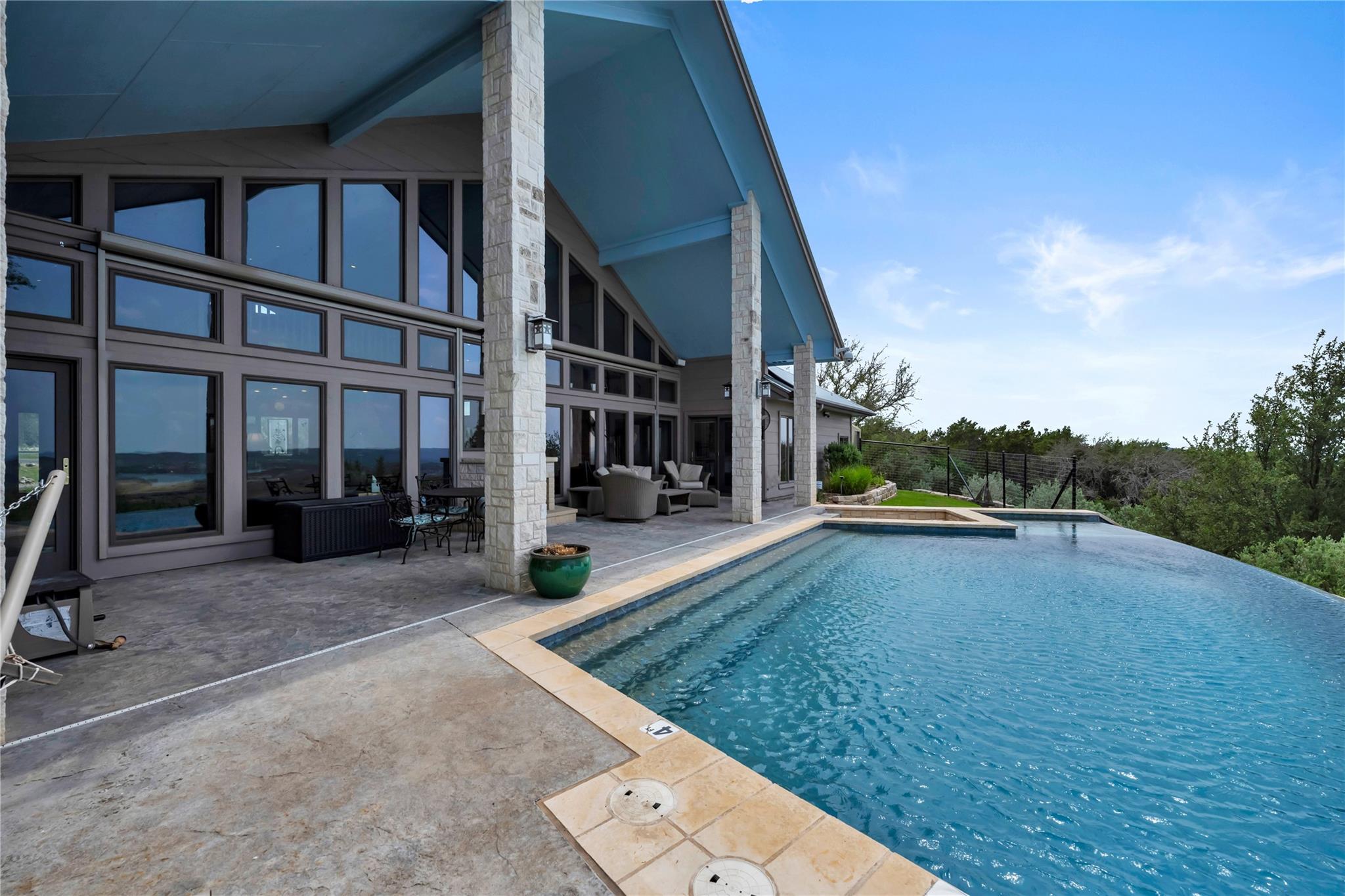 206 Vista Hermosa