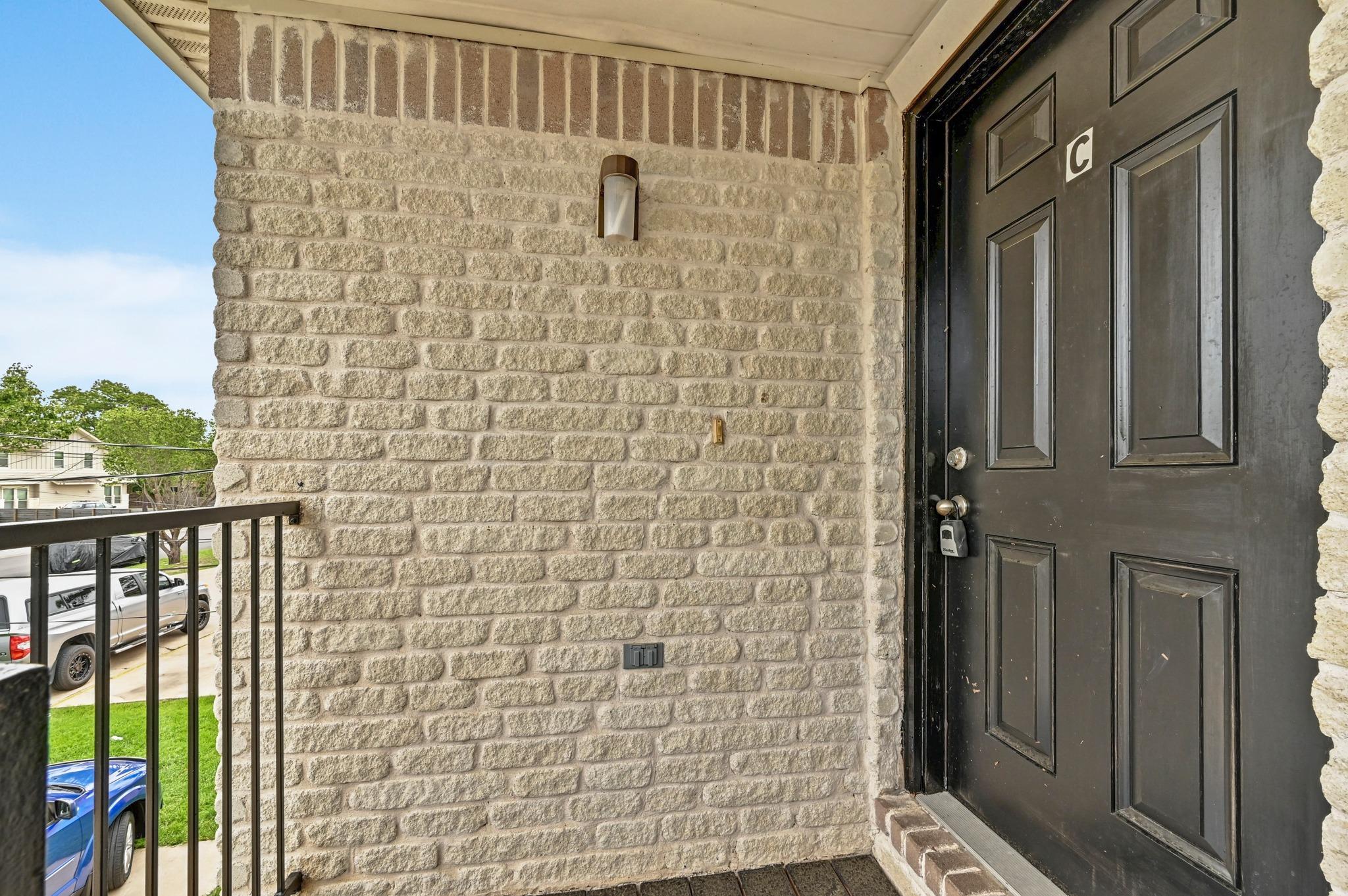 2212 Katy LN