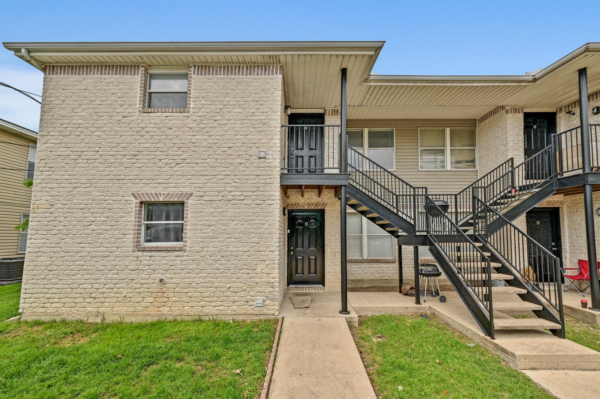 2212 Katy LN
