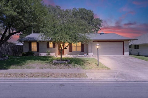 Photo of 8602 Colonial DR, Austin, TX 78758 (MLS # 6112564)