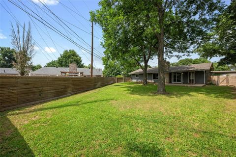 Single Family Residence in Austin TX 1918 Cannonwood LN 23.jpg