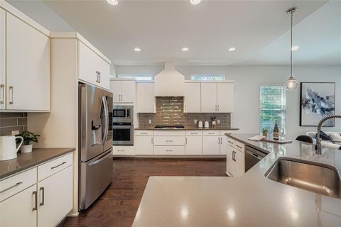 Tiny photo for 405 W Croslin ST, Austin, TX 78752 (MLS # 1126755)