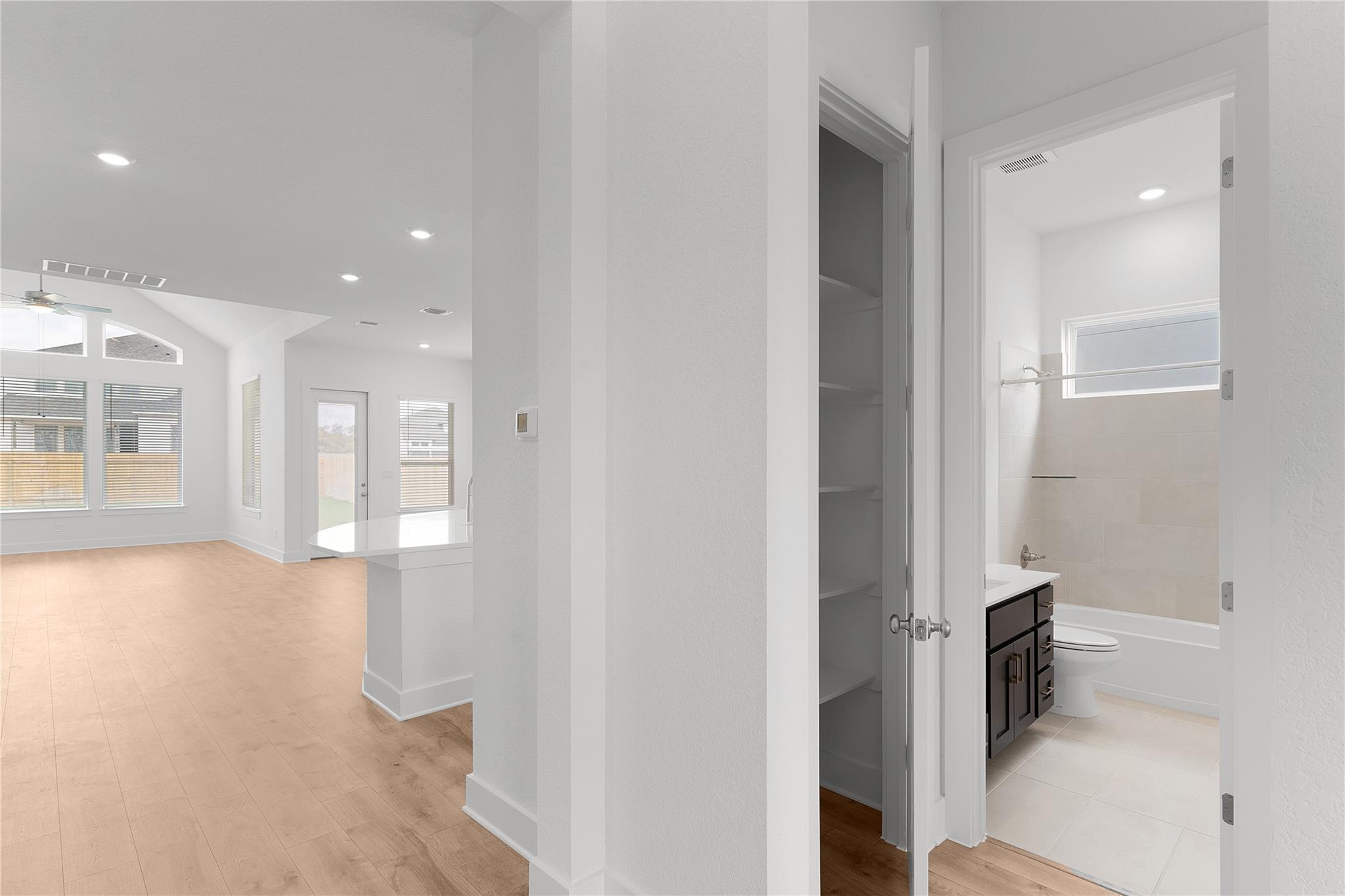 320 West Faulkner ST