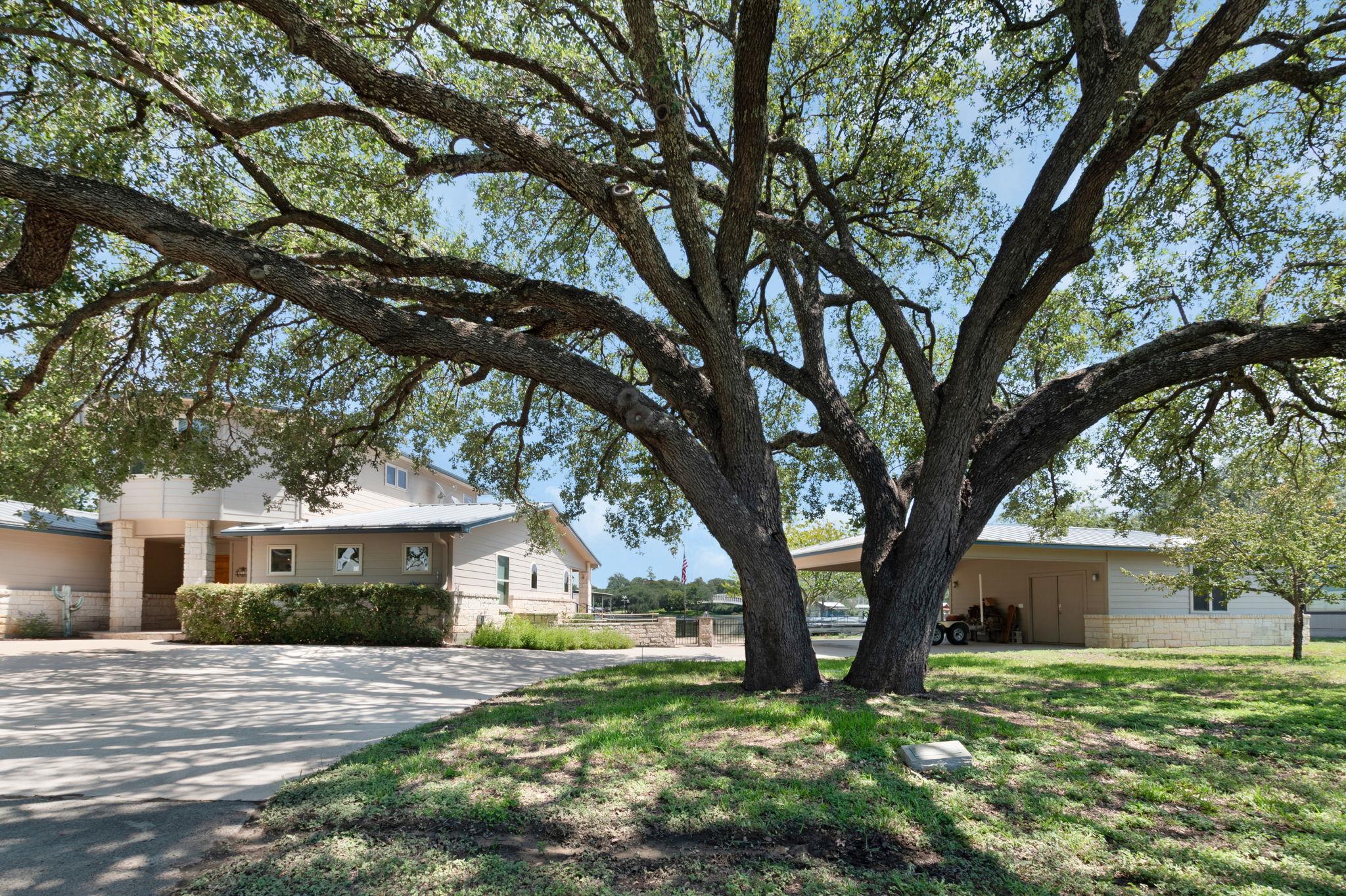 414 Island Lodges DR