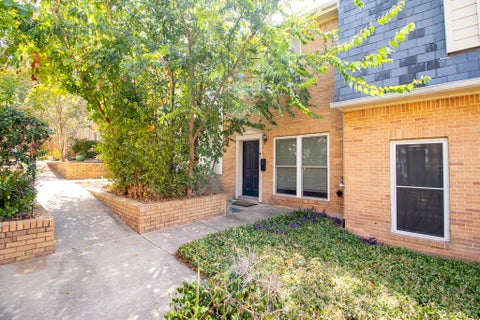 Photo of 821 E Oltorf ST, Austin, TX 78704 (MLS # 8026348)