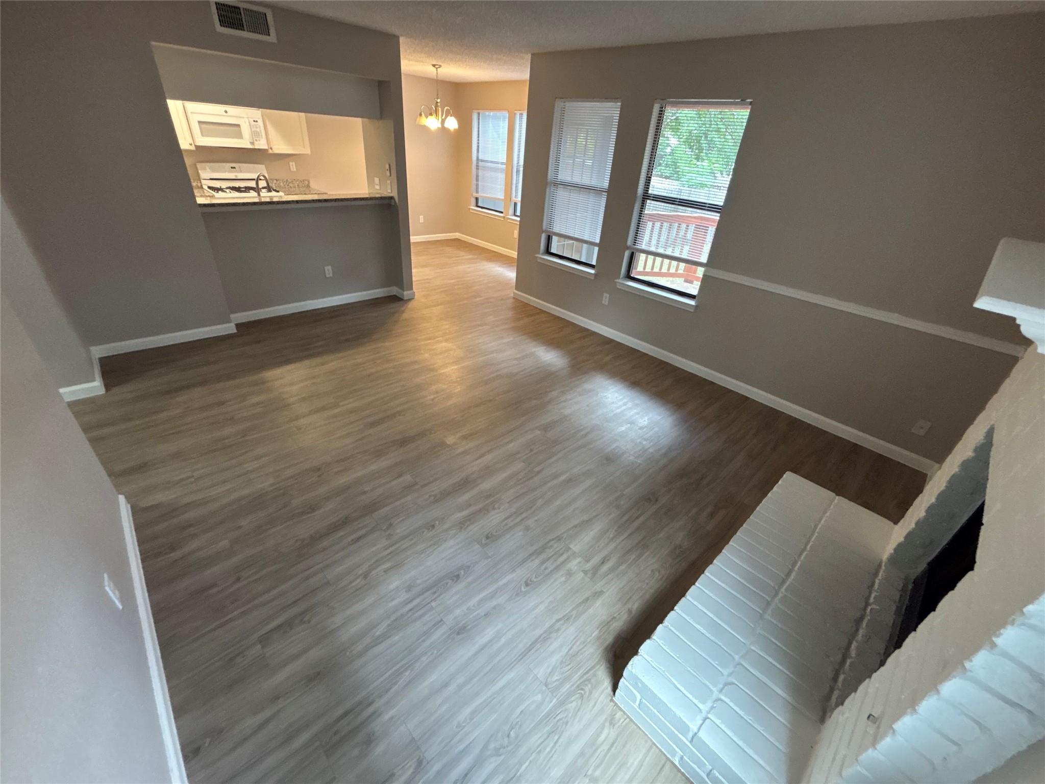 Austin, Texas 78729, United States, 3 Bedrooms Bedrooms, ,3 BathroomsBathrooms,Residential,Active,178927