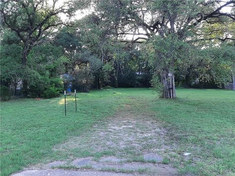 2008 Winsted LN Austin TX 78703