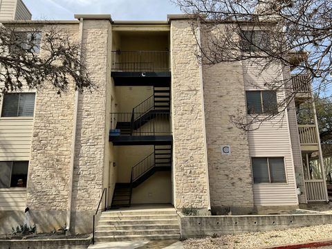 Photo of 1013 Chestnut ST #Building C, Unit 5, San Marcos, TX 78666 (MLS # 6068513)