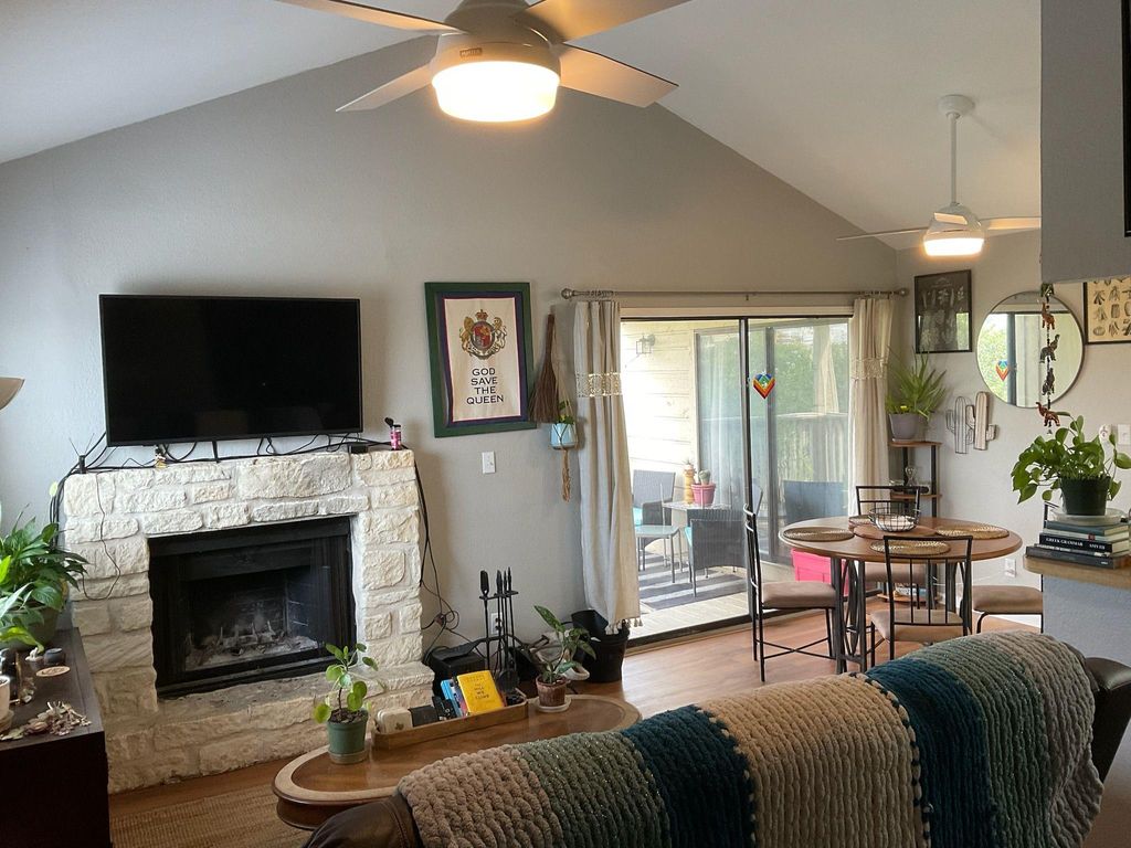 Photo of 1013 Chestnut ST #Building C, Unit 5, San Marcos, TX 78666 (MLS # 6068513)