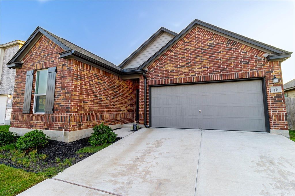 Photo of 211 Summit DR, Lockhart, TX 78644 (MLS # 9804570)