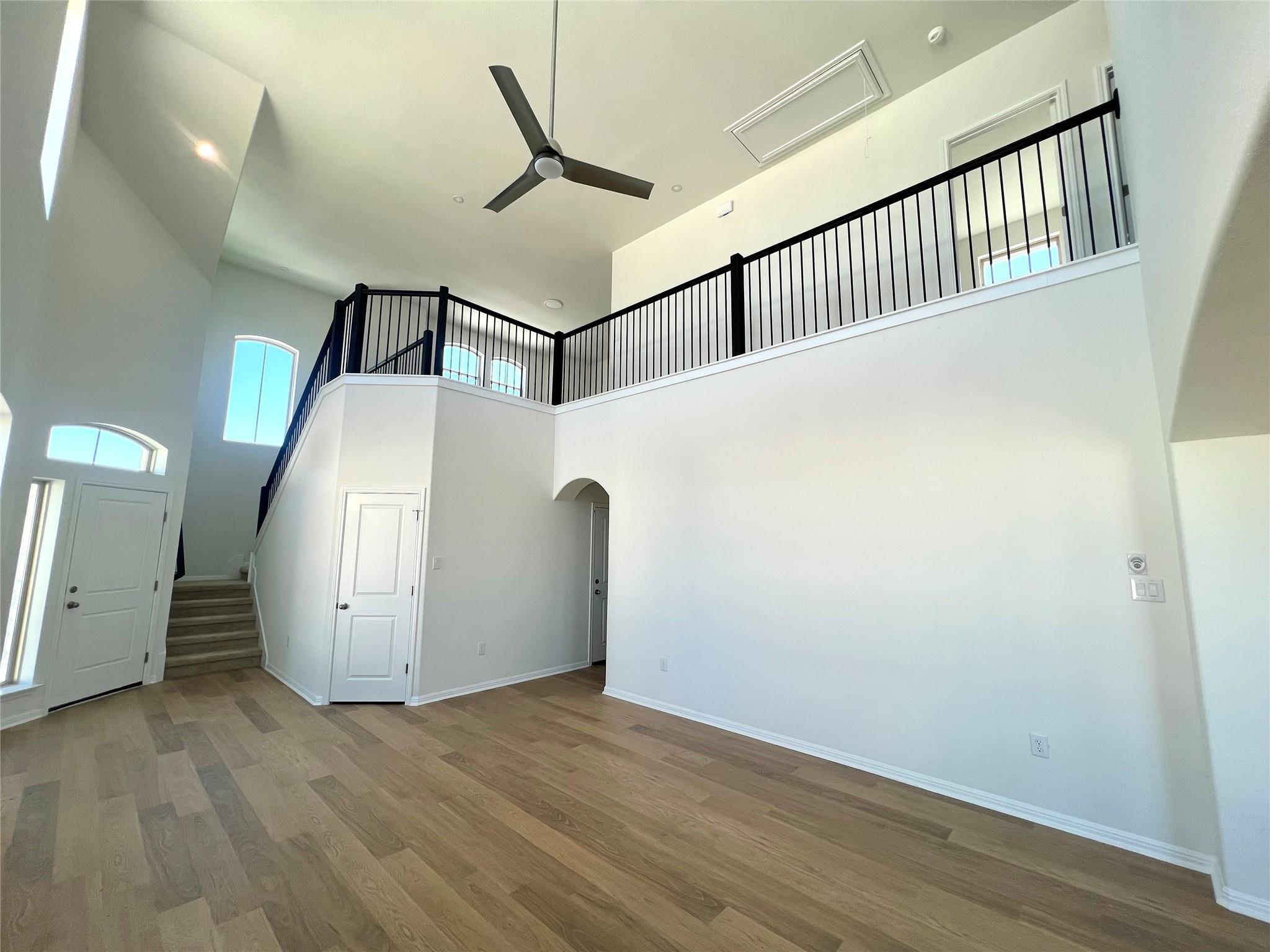 141 White Horses DR