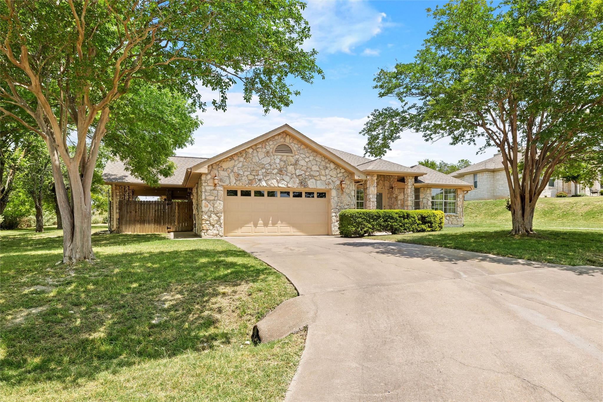 115 Greenridge LN