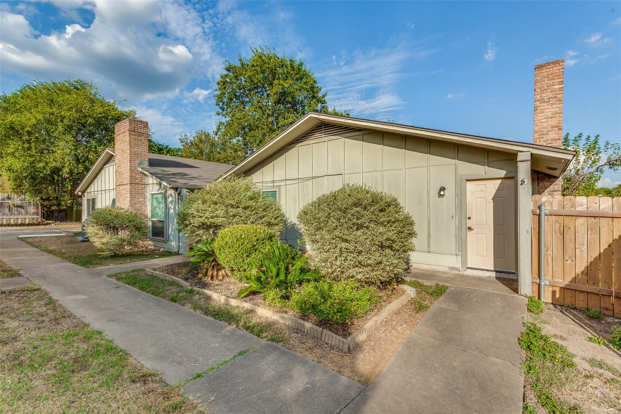 216 W William Cannon DR