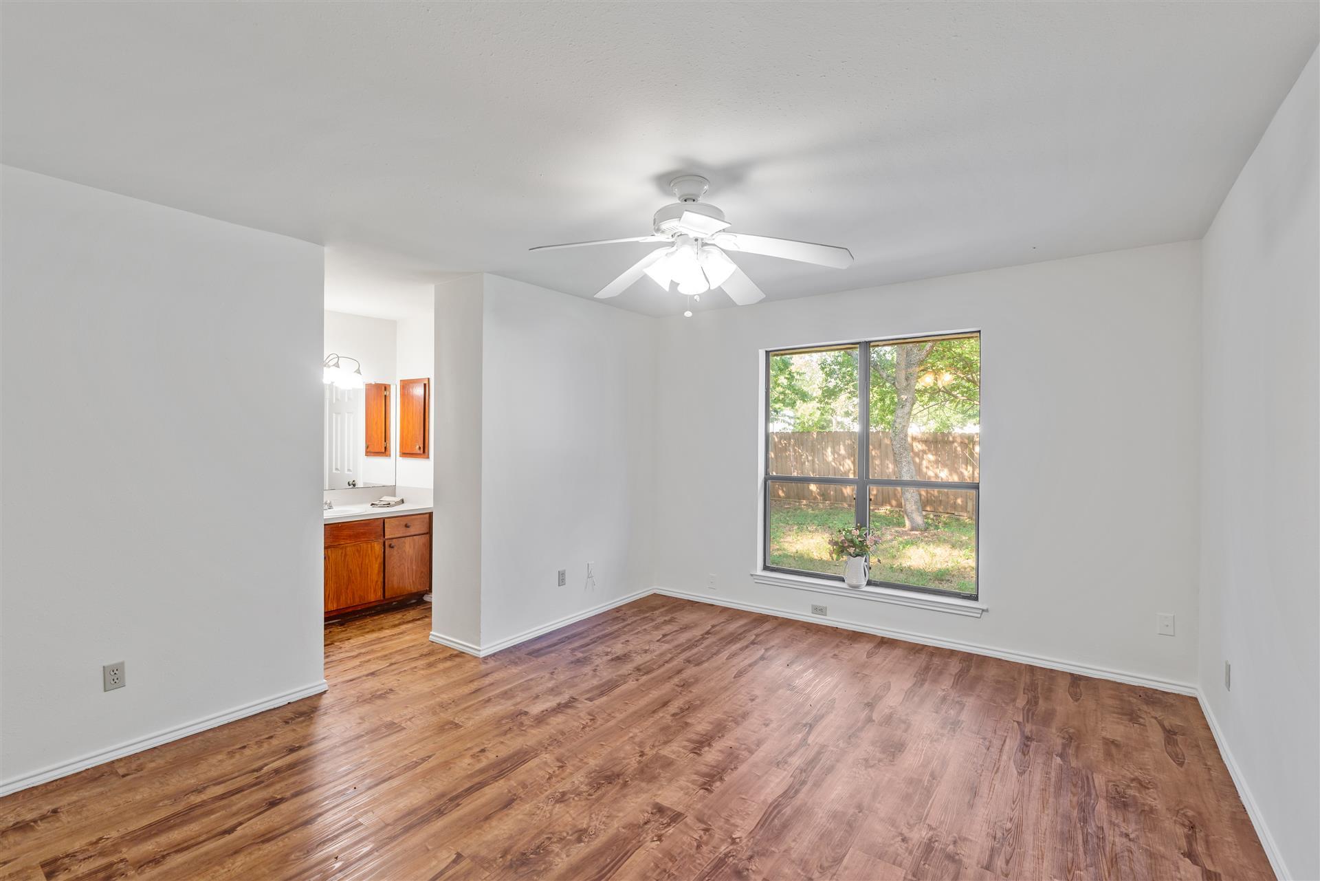 1802 Dixie LN