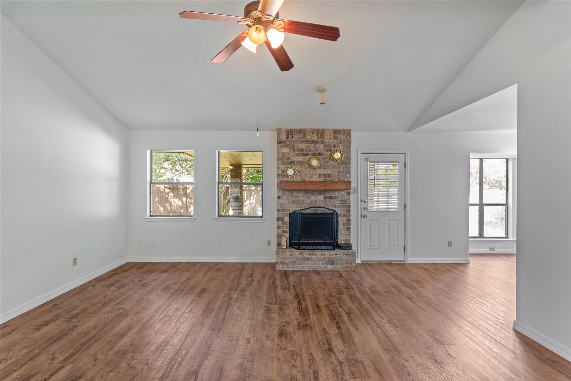 1802 Dixie LN