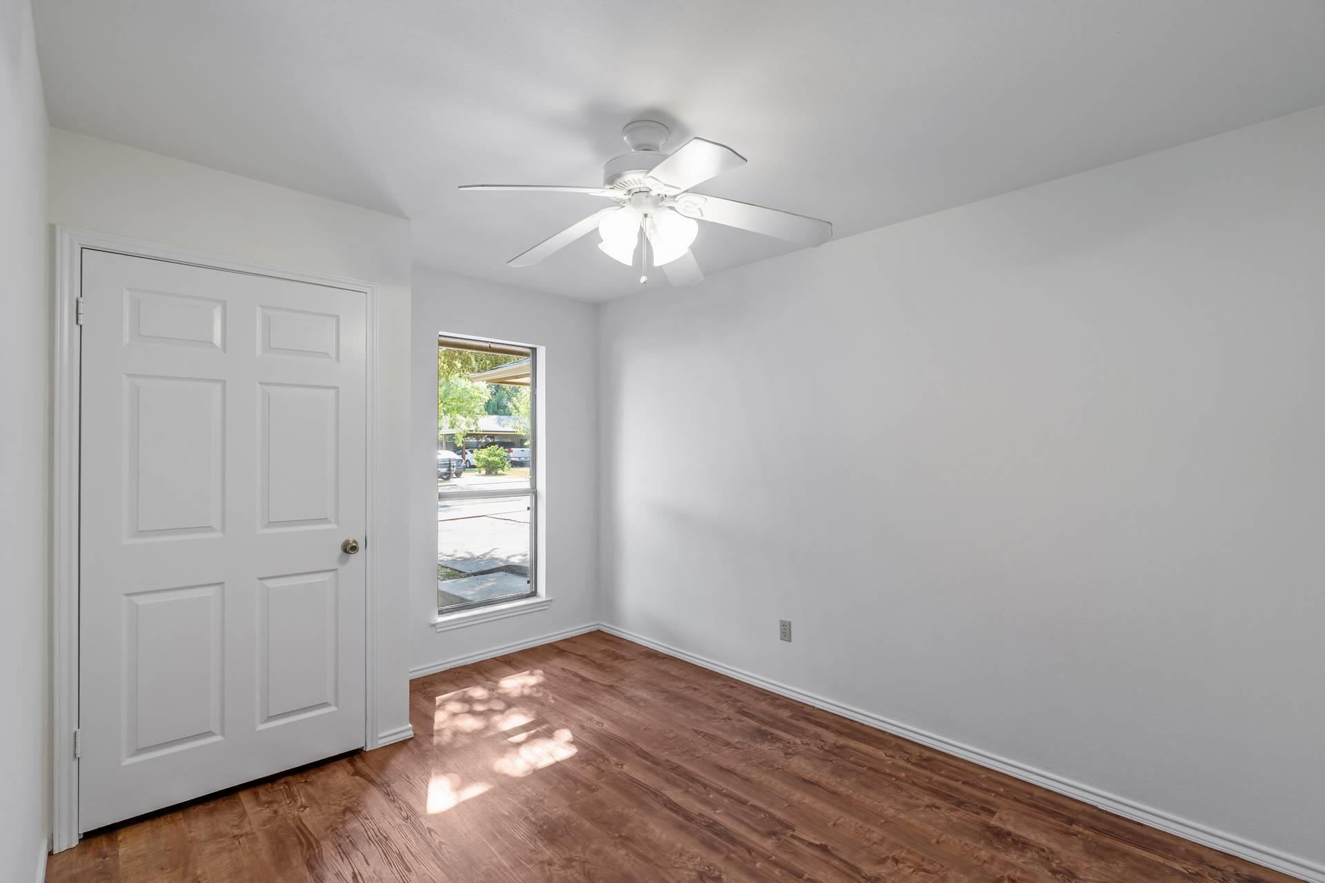 1802 Dixie LN