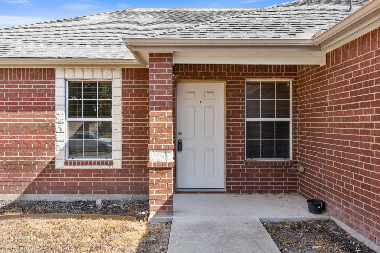 204 McFaddan LN