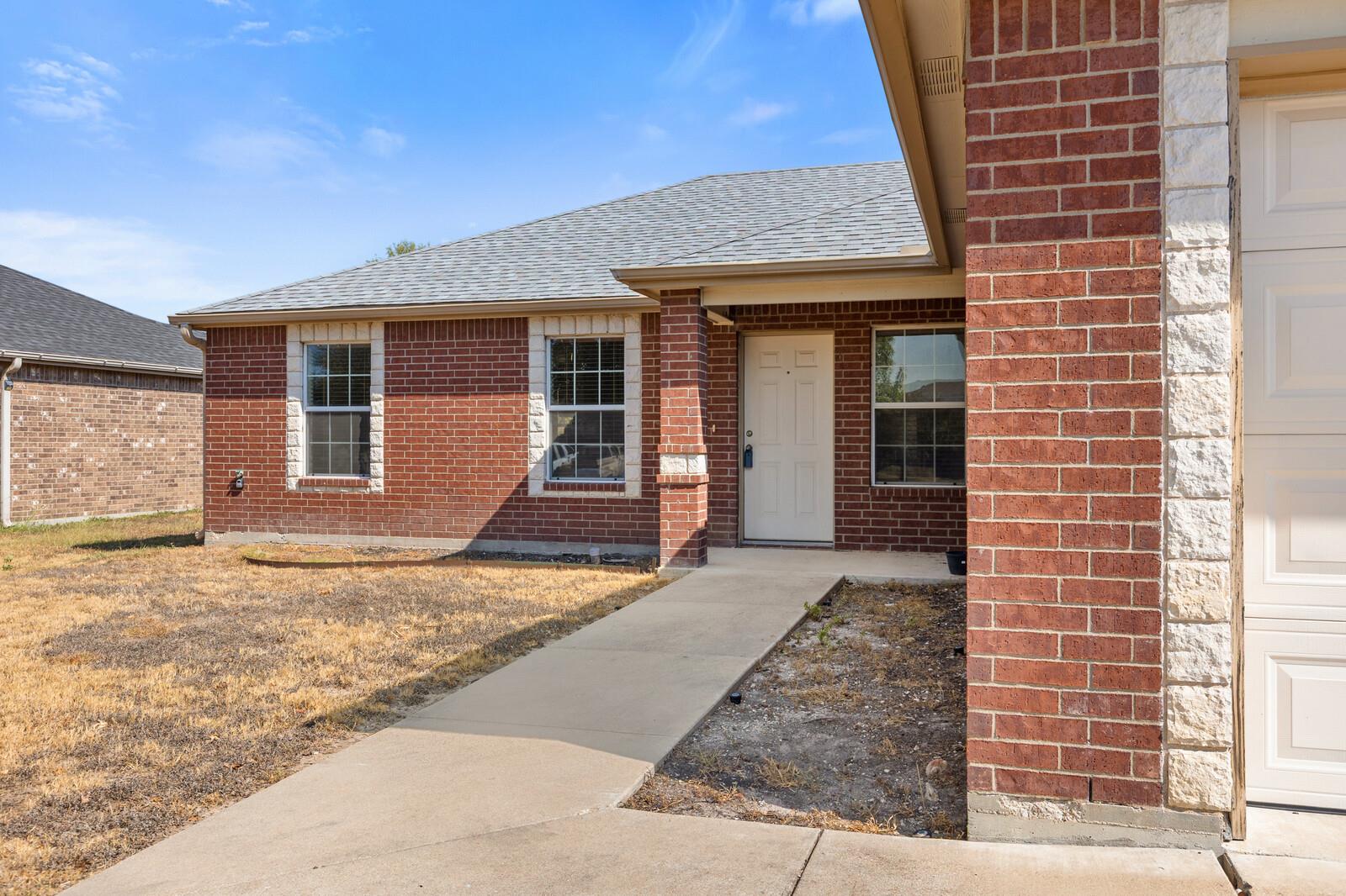 204 McFaddan LN