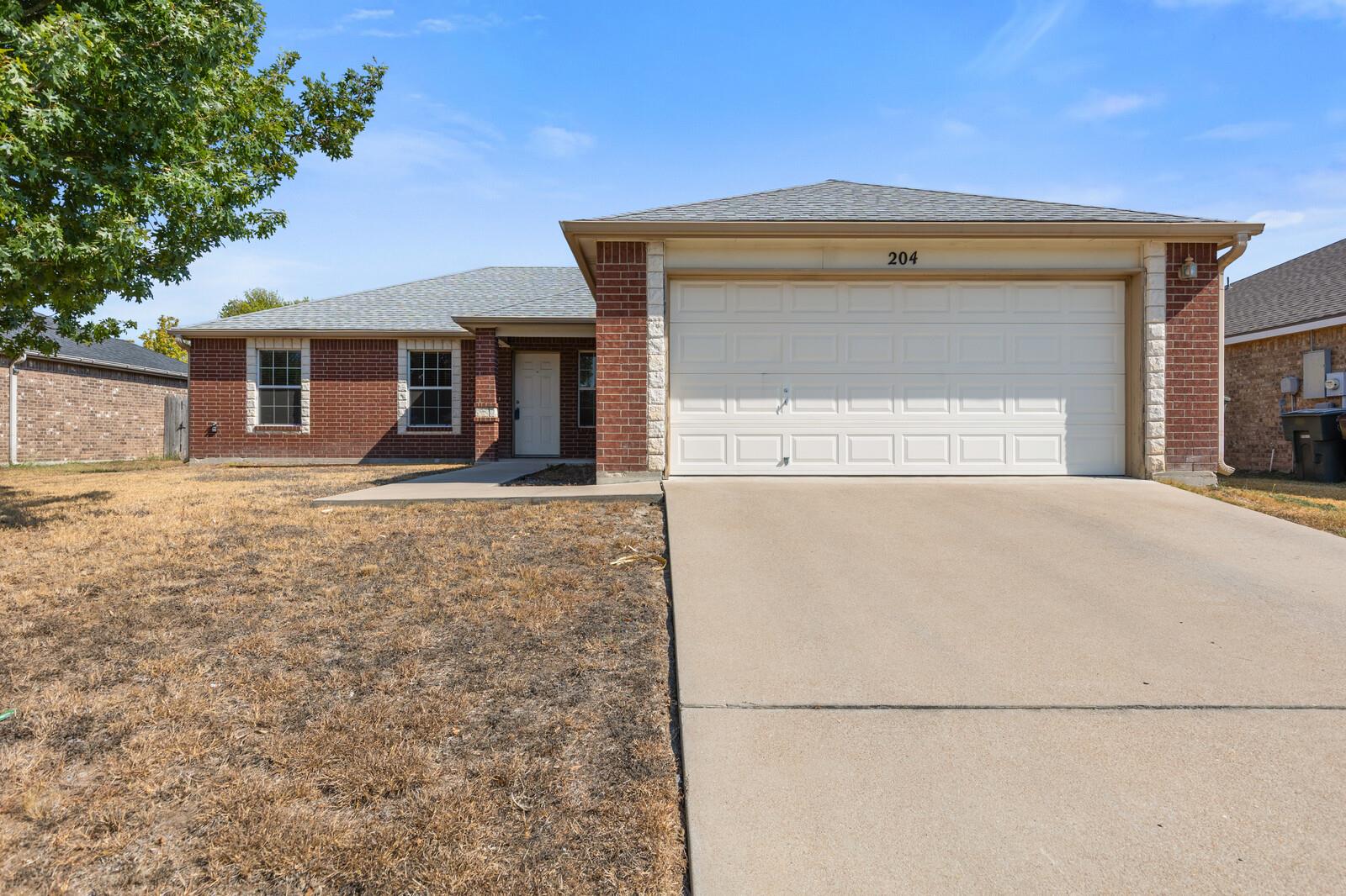 204 McFaddan LN
