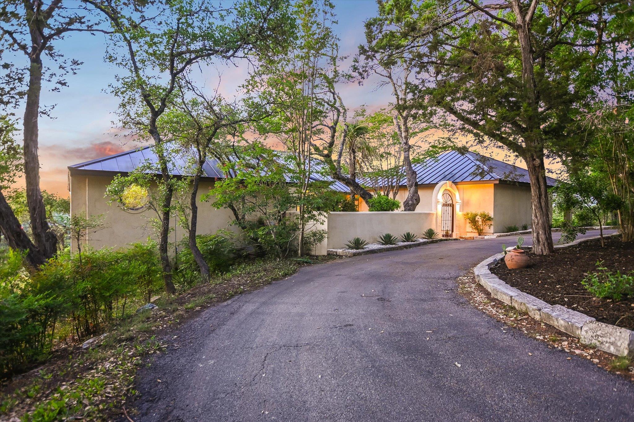 100 MESA DR