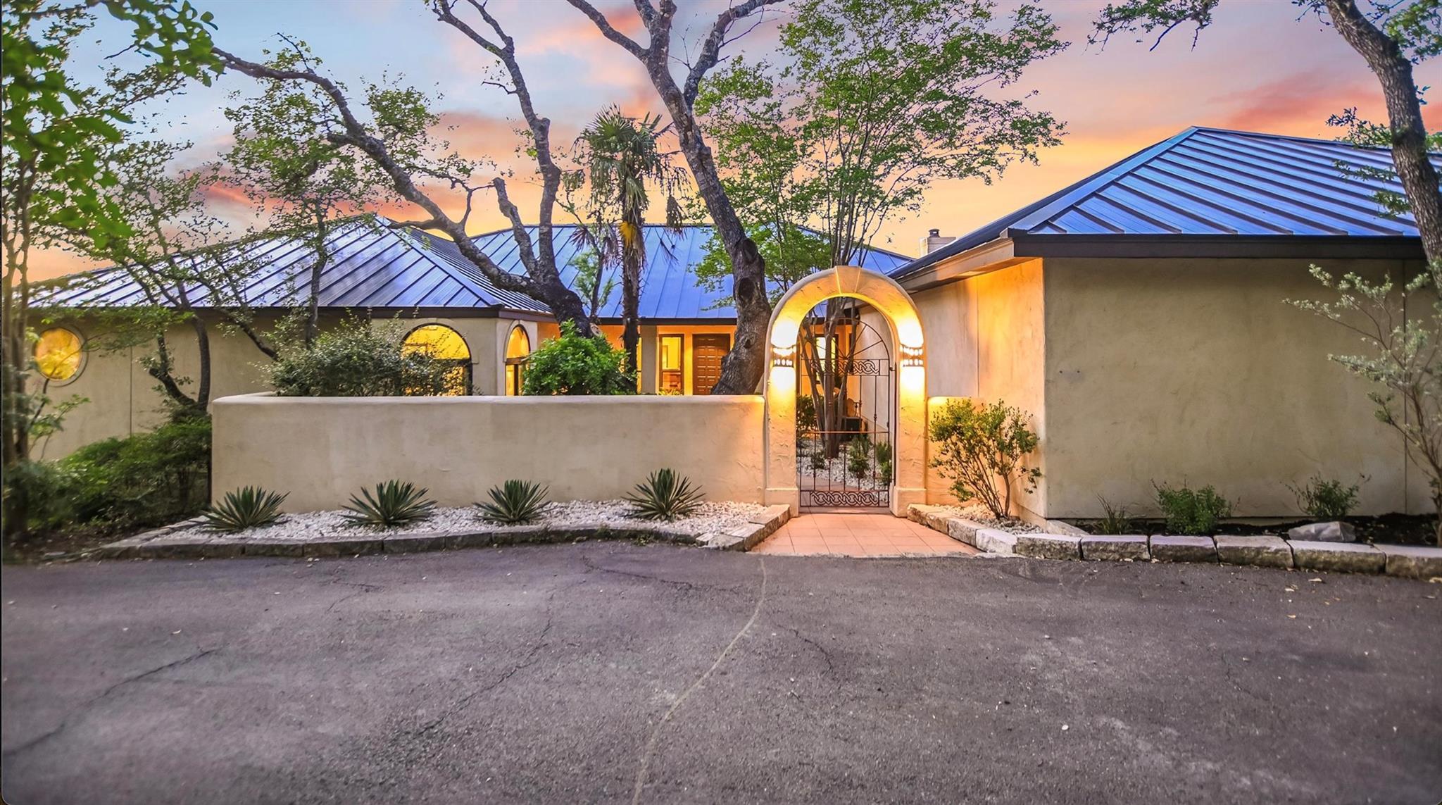 100 MESA DR