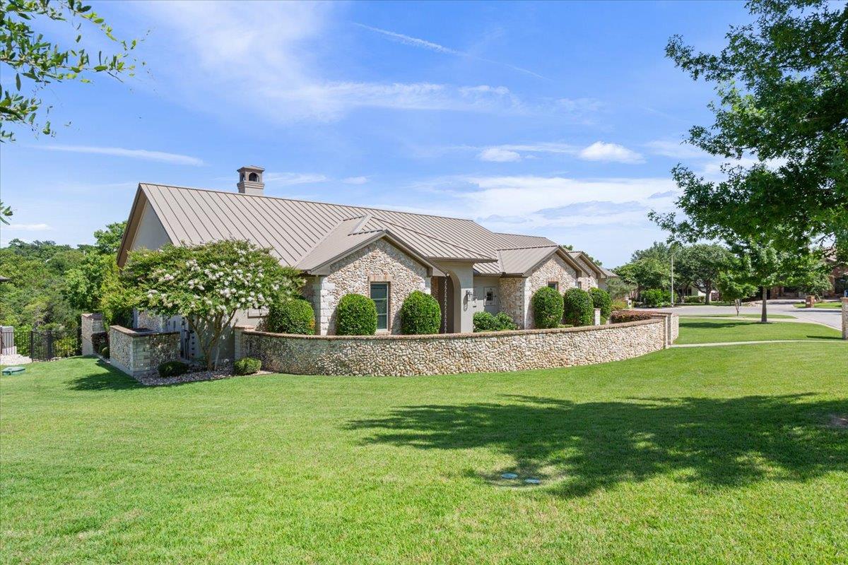 2501 Woodbine CIR