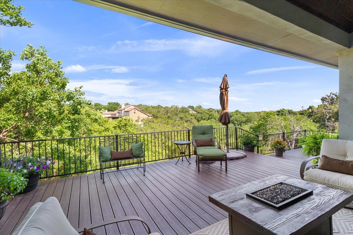 2501 Woodbine CIR