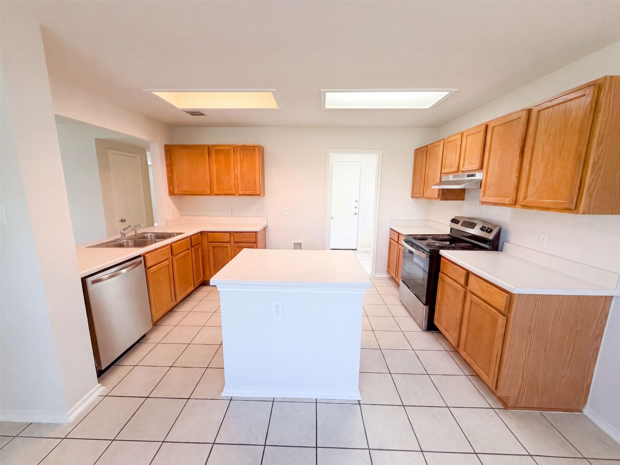 305 Edgewood CV