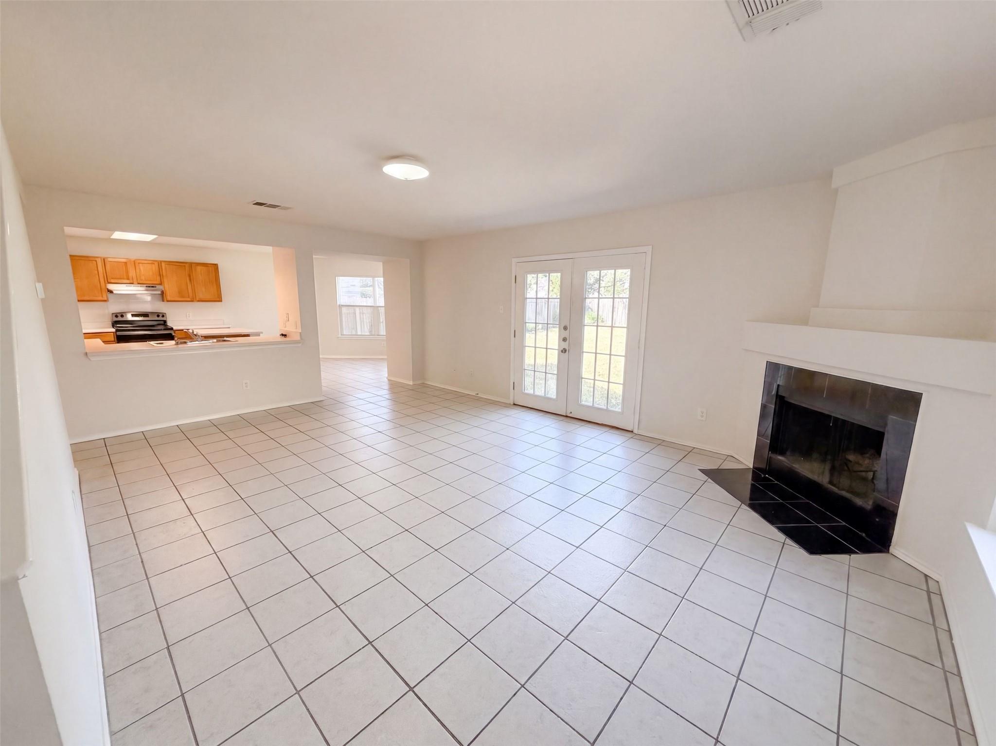 305 Edgewood CV
