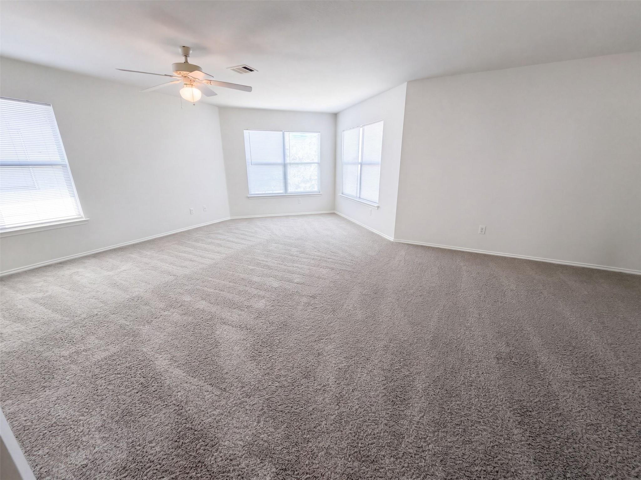 305 Edgewood CV
