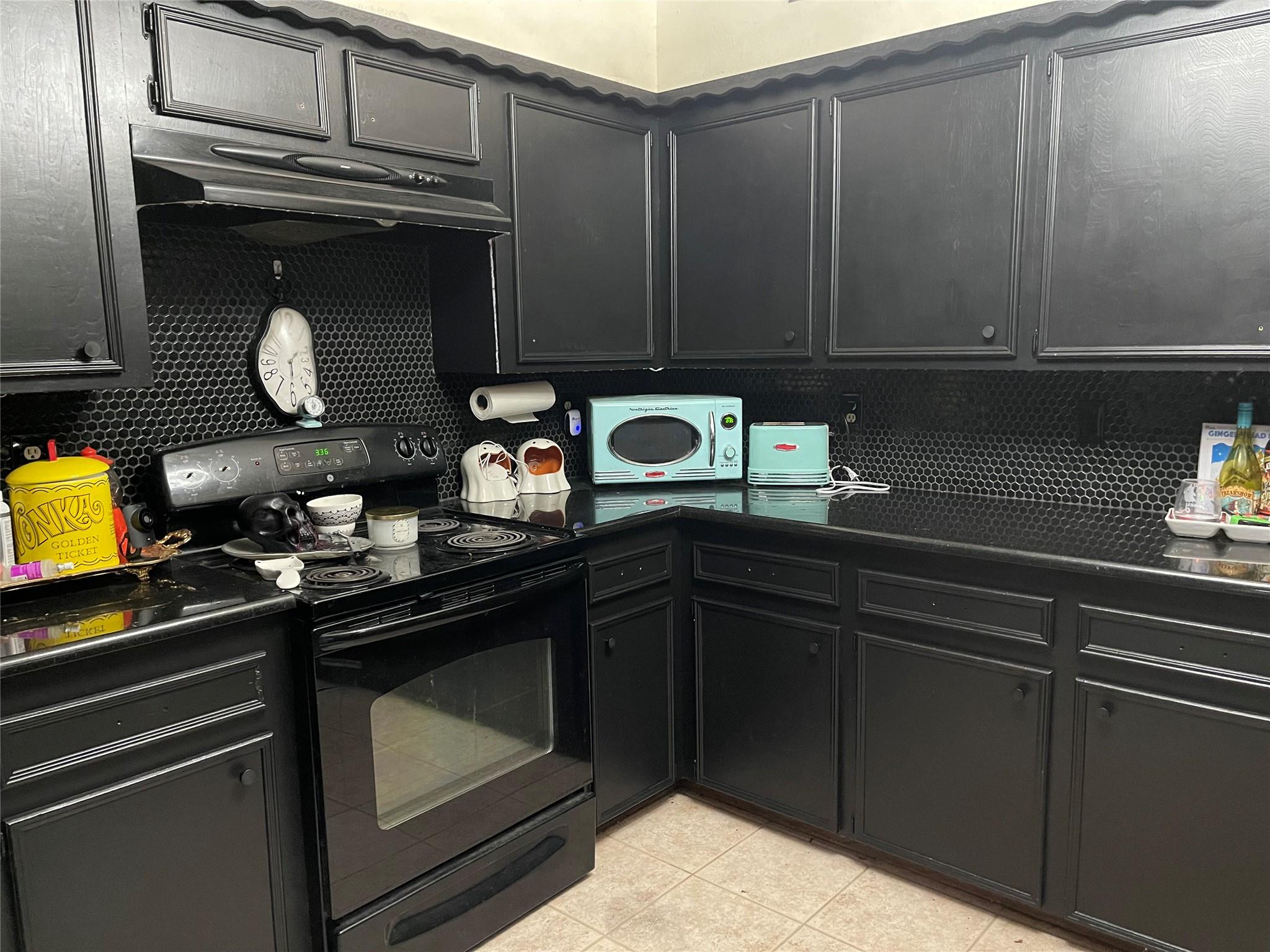 10806 West Lakeview DR