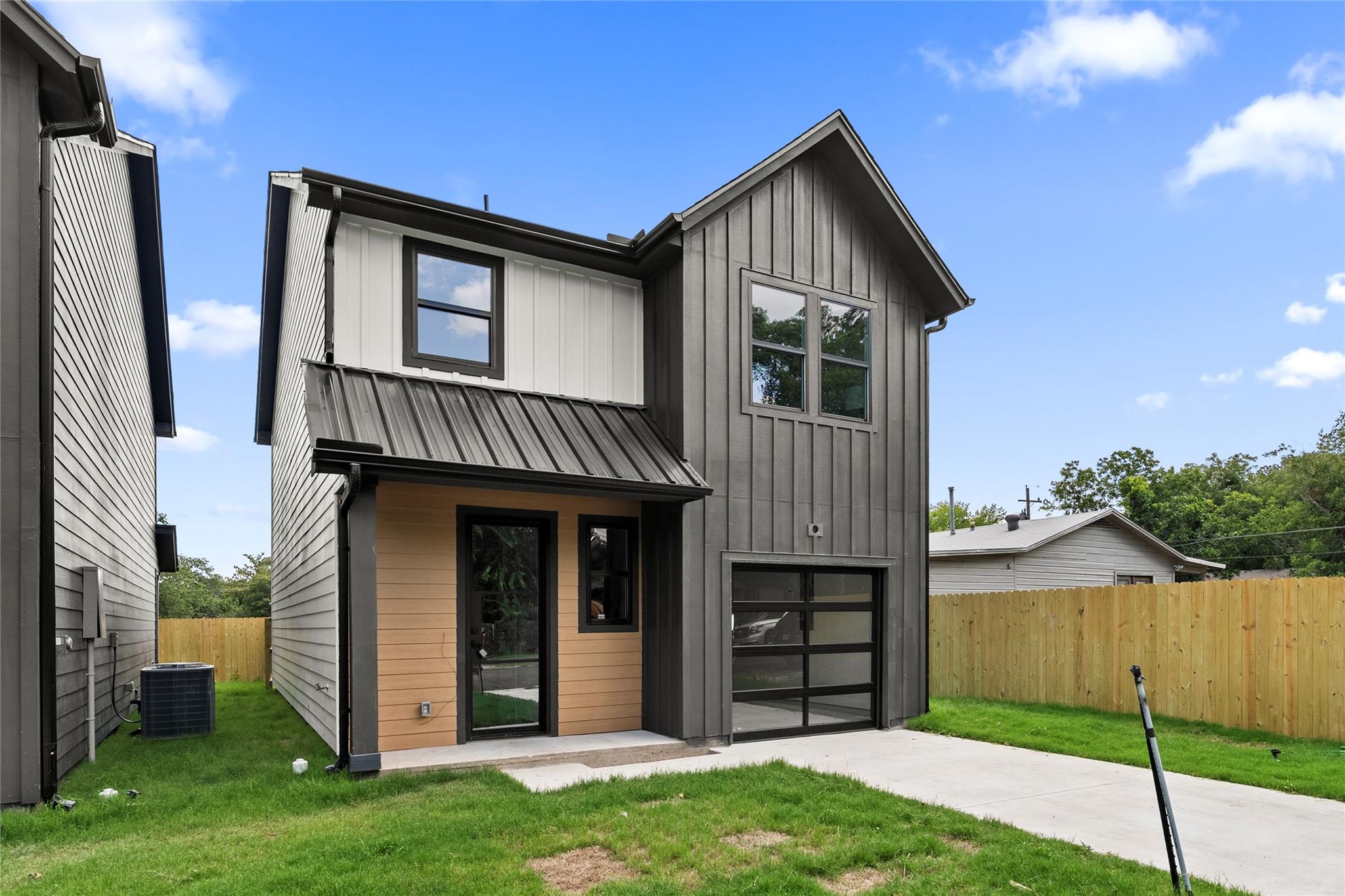 303 Hackberry LN