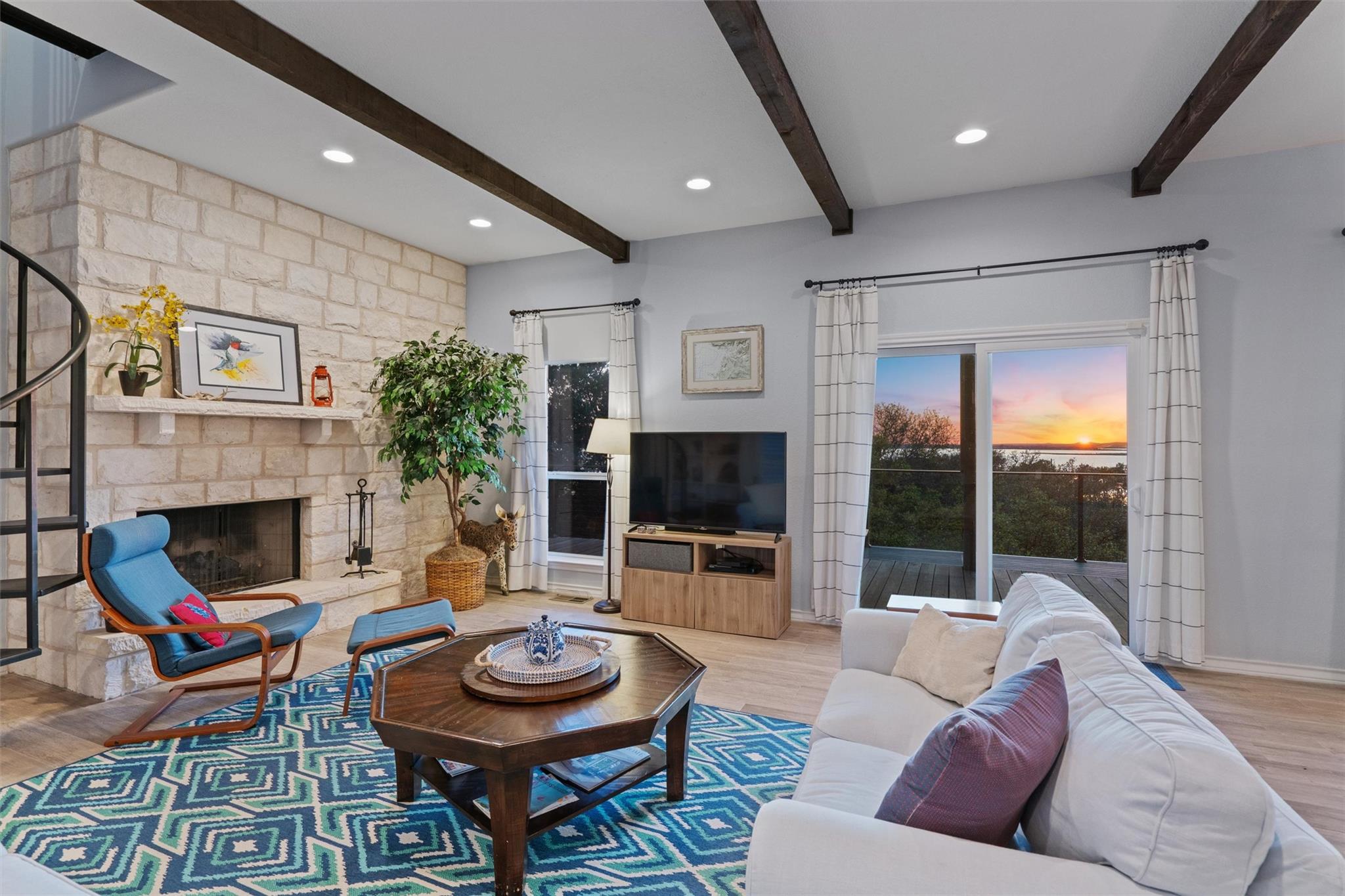 4401 Sunset Cliff RD