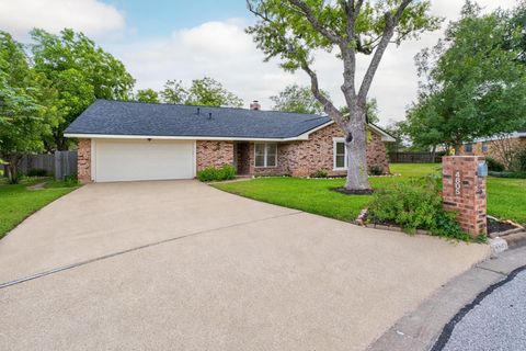 Photo of 4805 Midoak CIR, Austin, TX 78749 (MLS # 1001828)