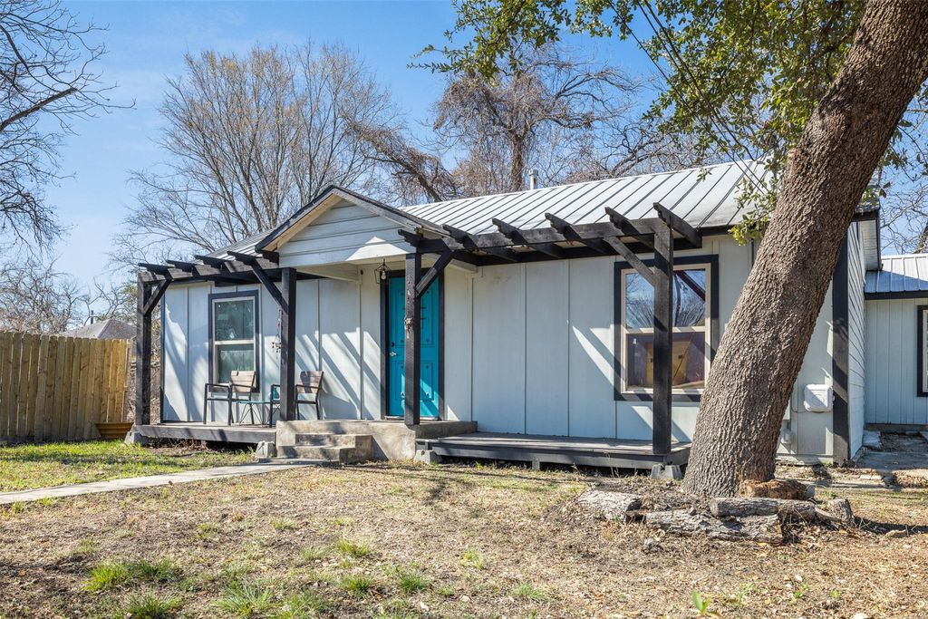 Photo of 1013 N Colorado ST, Lockhart, TX 78644 (MLS # 2655756)