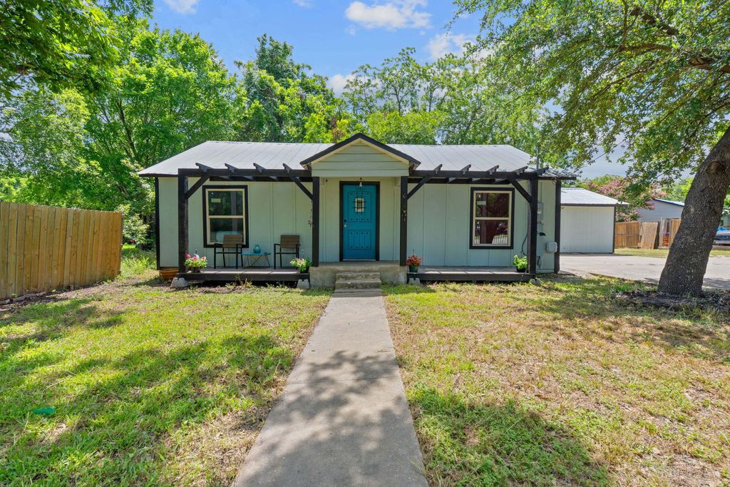 Photo of 1013 N Colorado ST, Lockhart, TX 78644 (MLS # 2655756)