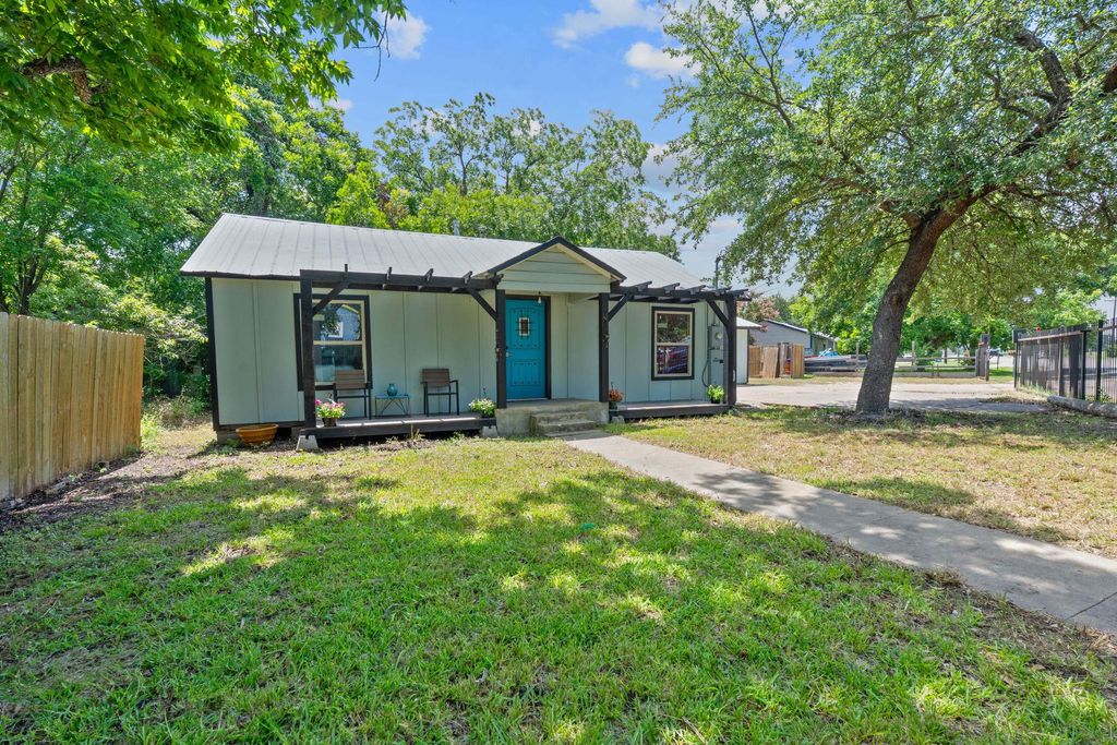 Photo of 1013 N Colorado ST, Lockhart, TX 78644 (MLS # 2655756)
