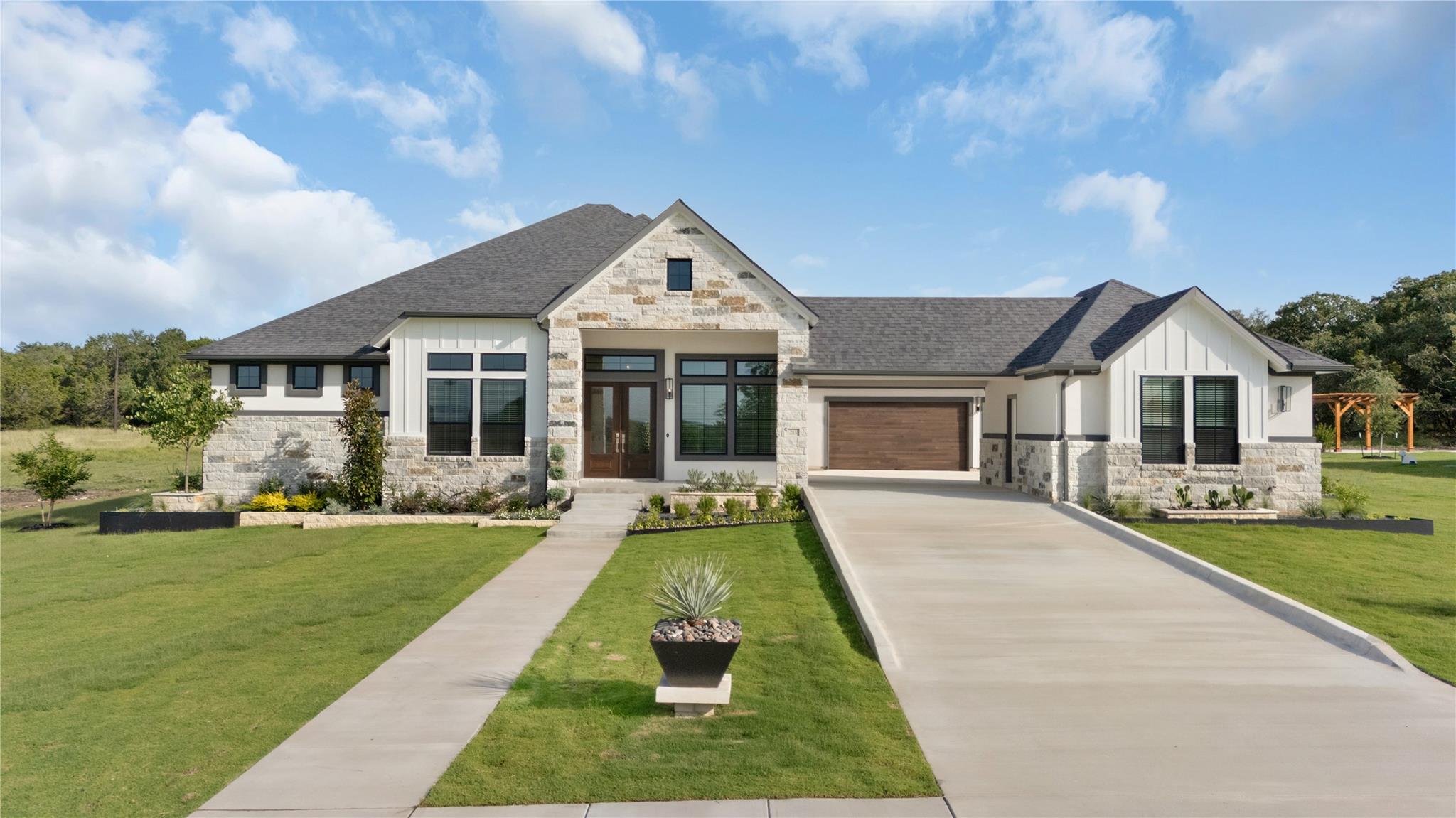 1400 Paxton LN