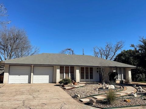 Photo of 2206 Kenbridge DR, Austin, TX 78757 (MLS # 1481623)