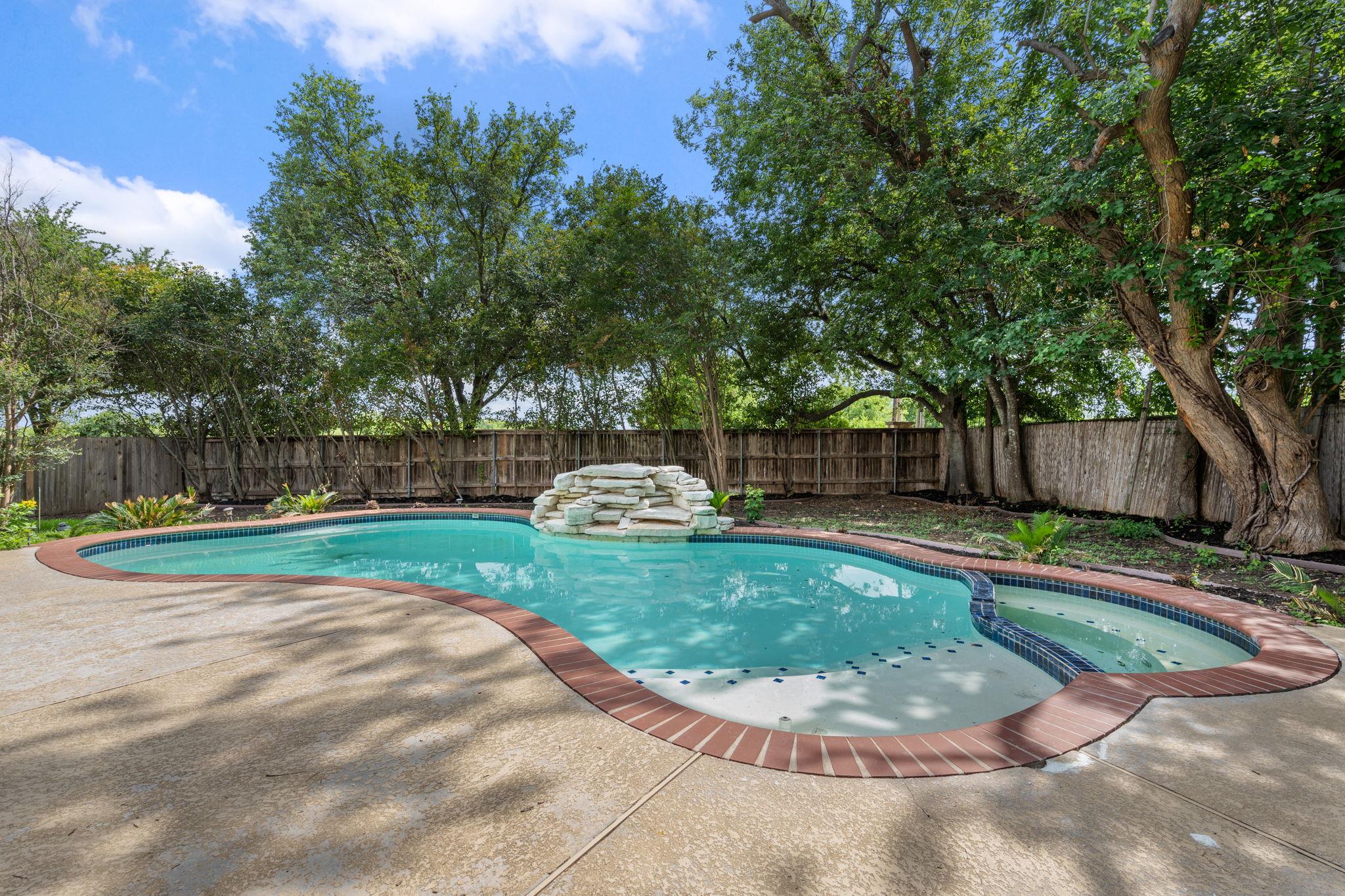 1018 Canyon Maple RD