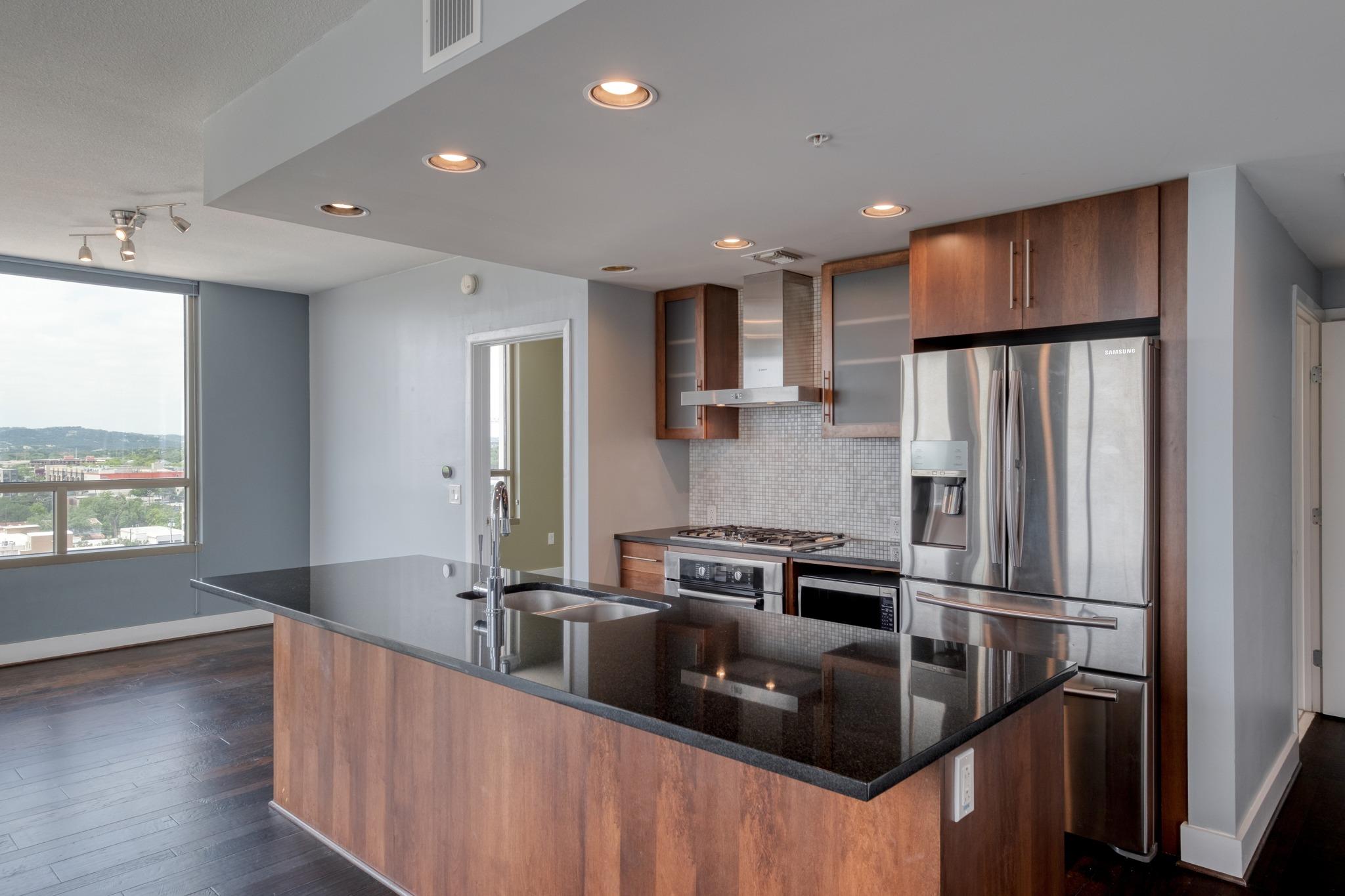 300 Bowie ST 1305