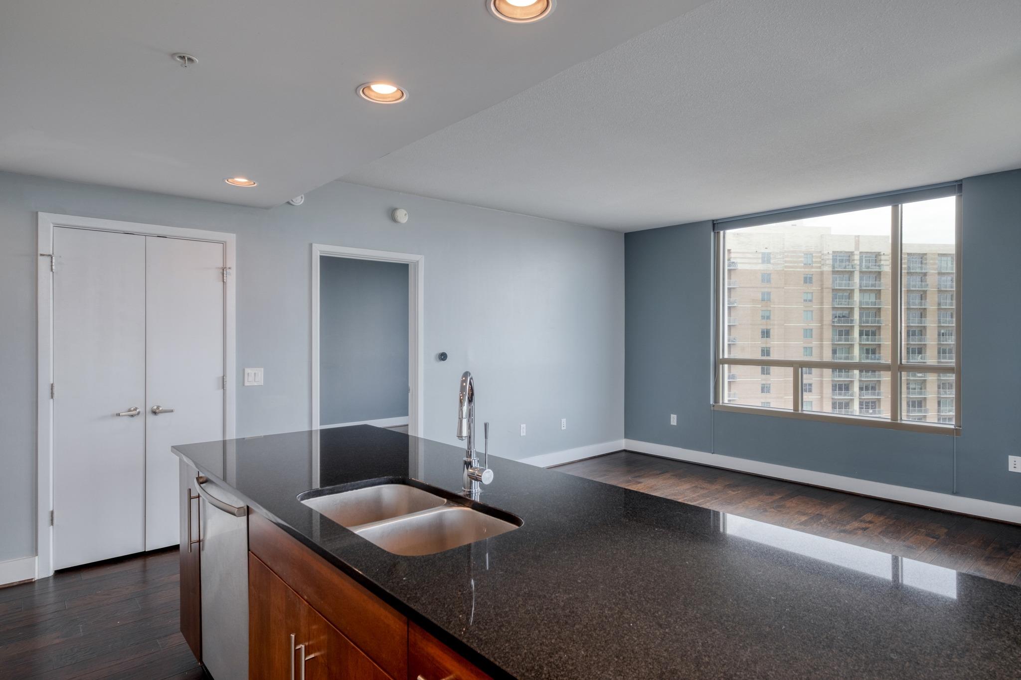 300 Bowie ST 1305
