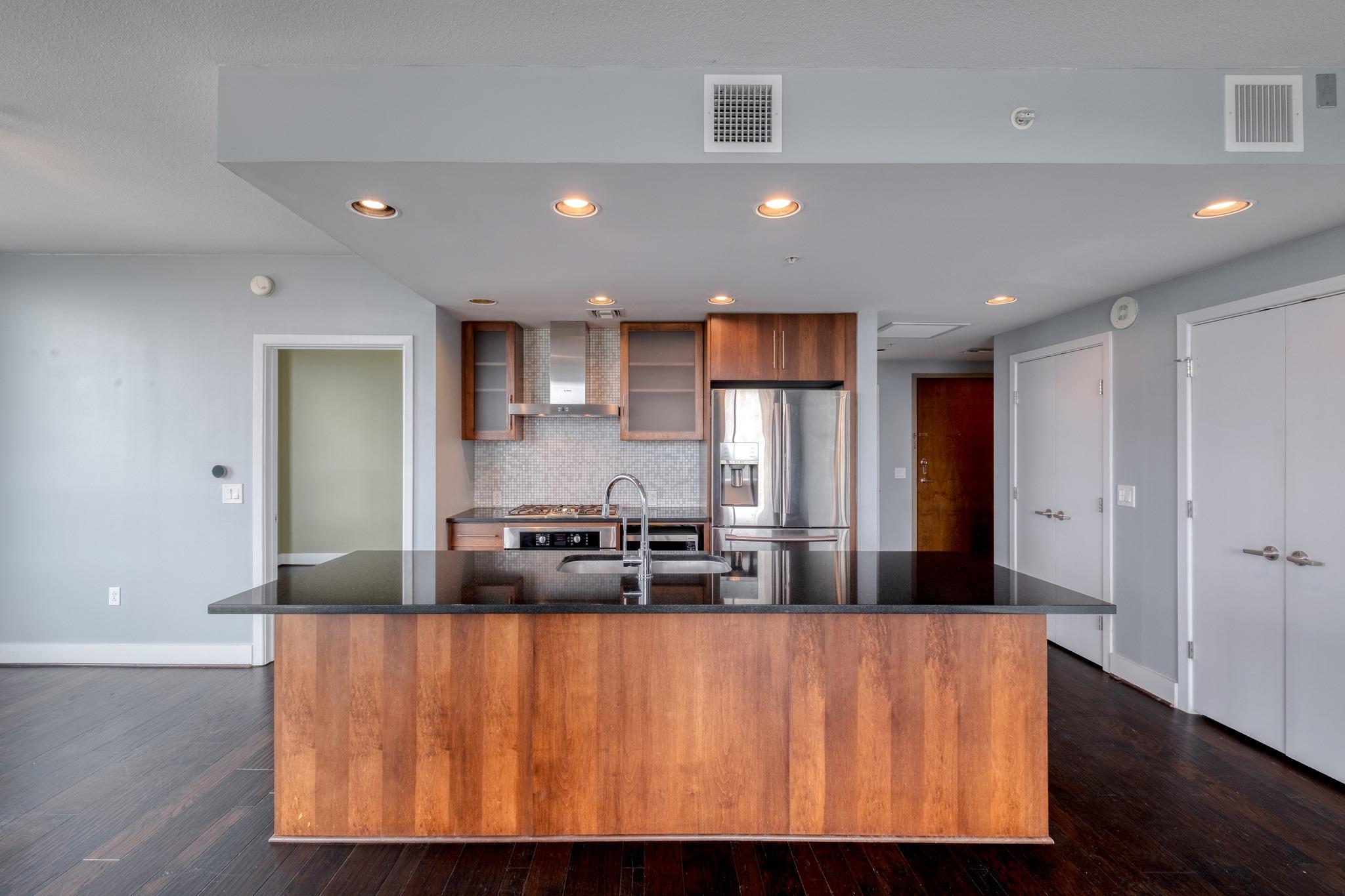 300 Bowie ST 1305