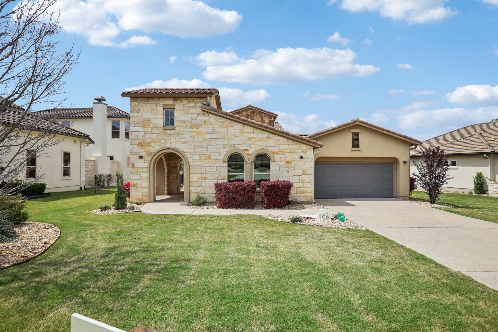 109 Charmstone LN