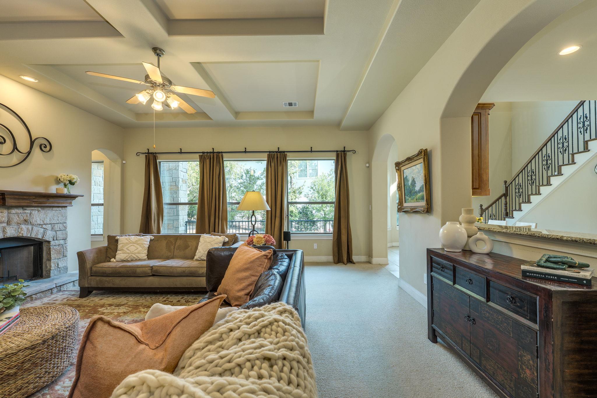 2401 Hunters Green CT