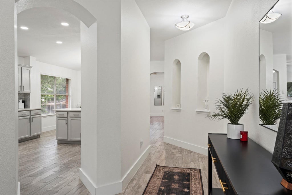 Photo of 4713 Ramies RUN, Austin, TX 78749 (MLS # 9909388)