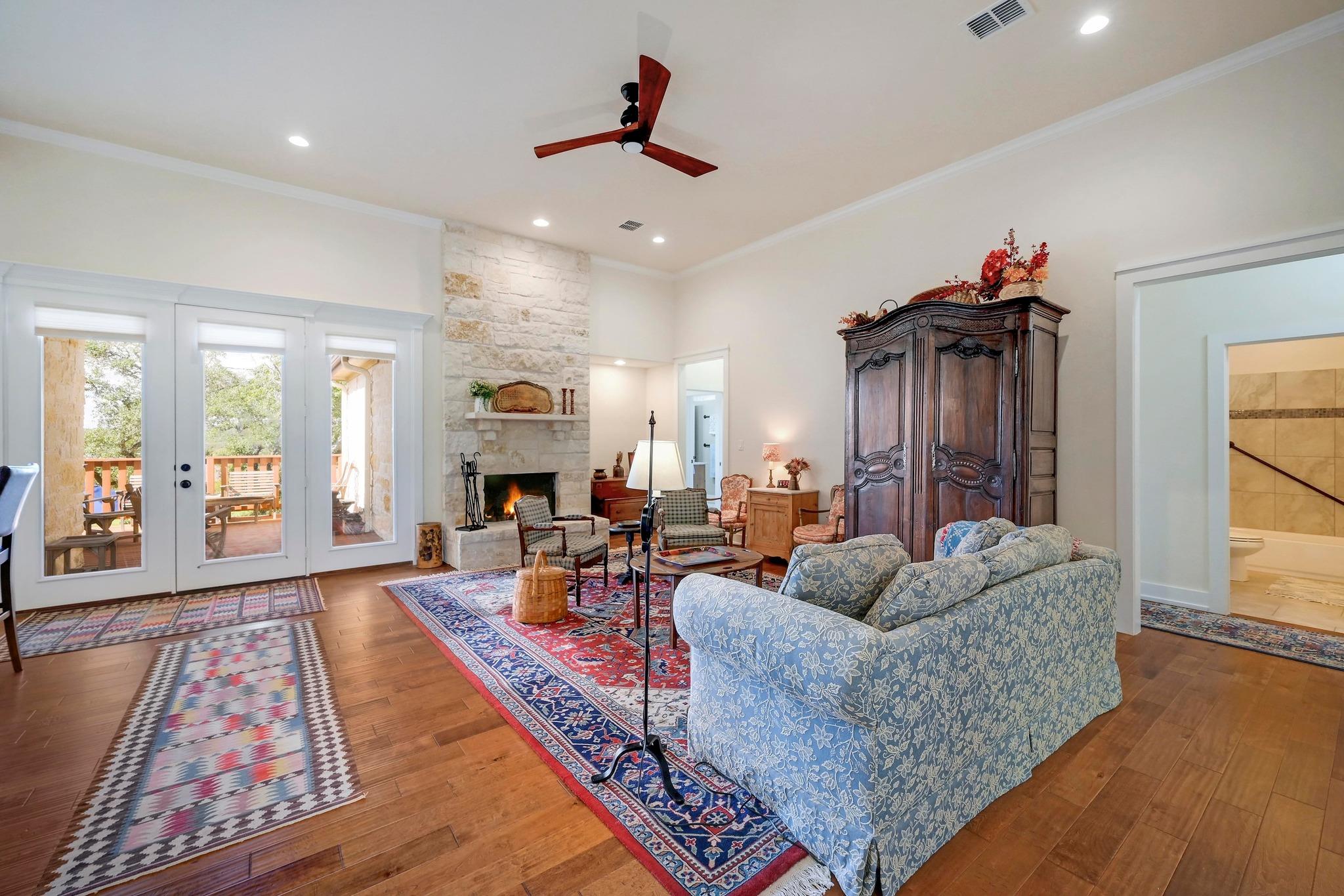70 Brookhollow DR