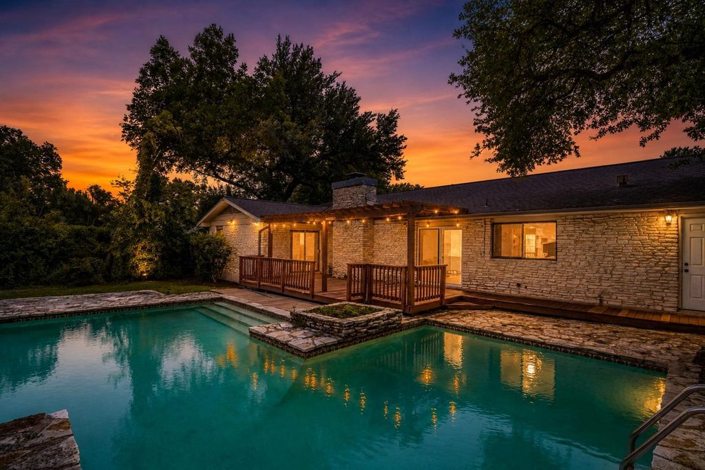 Photo of 4802 Greystone DR, Austin, TX 78731 (MLS # 3228718)